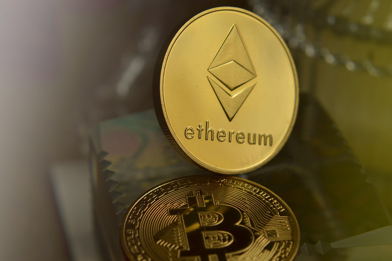 黄金再飙新高！数据：比特币通常在100~150天内跟进拉涨